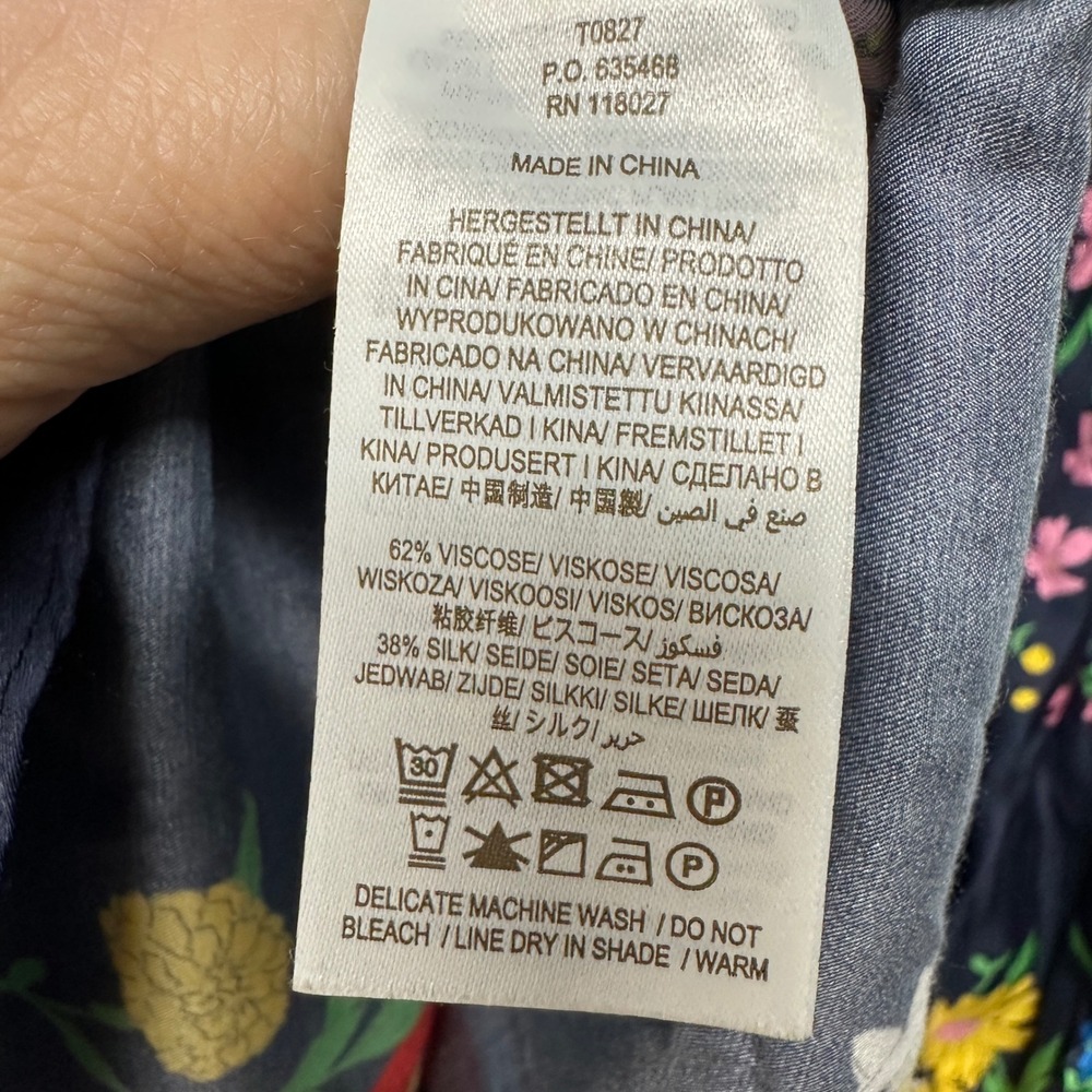 Boden Anna Blouson Sleeve Blouse Navy Blue Floral Silk Blend Button US 6 UK 10 - Picture 6 of 6